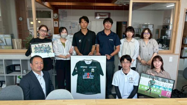 FC岐阜の選手が栃井建設にきてくれました！